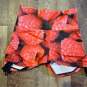 Werkshop booty shorts - raspberry